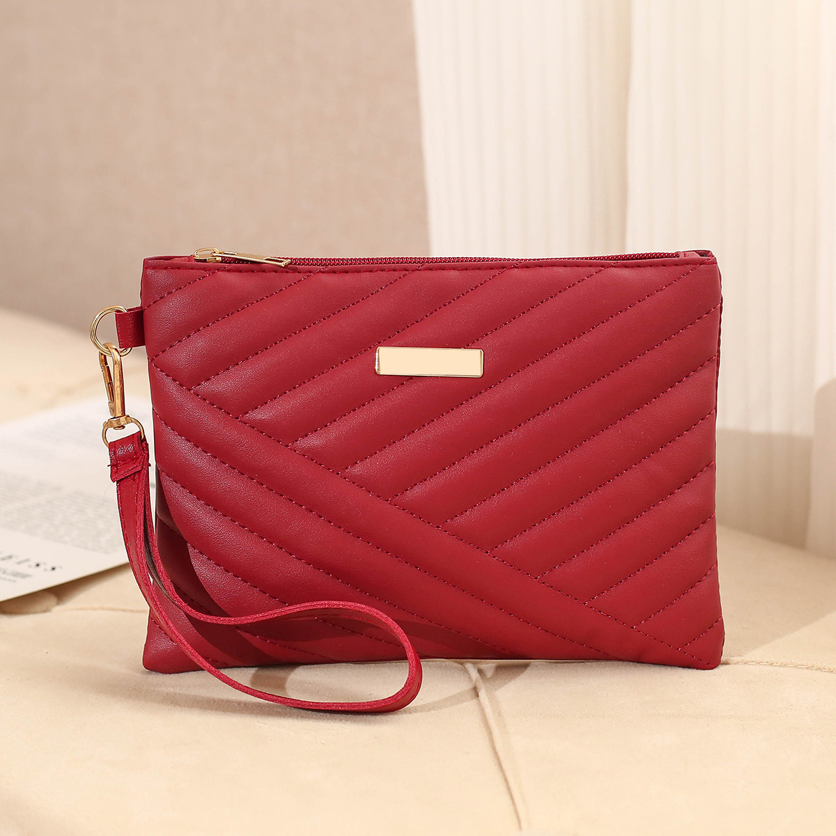 Bolso de Mano con Bordado para Mujer de PVC de Gran Capacidad para Uso Diario image 10