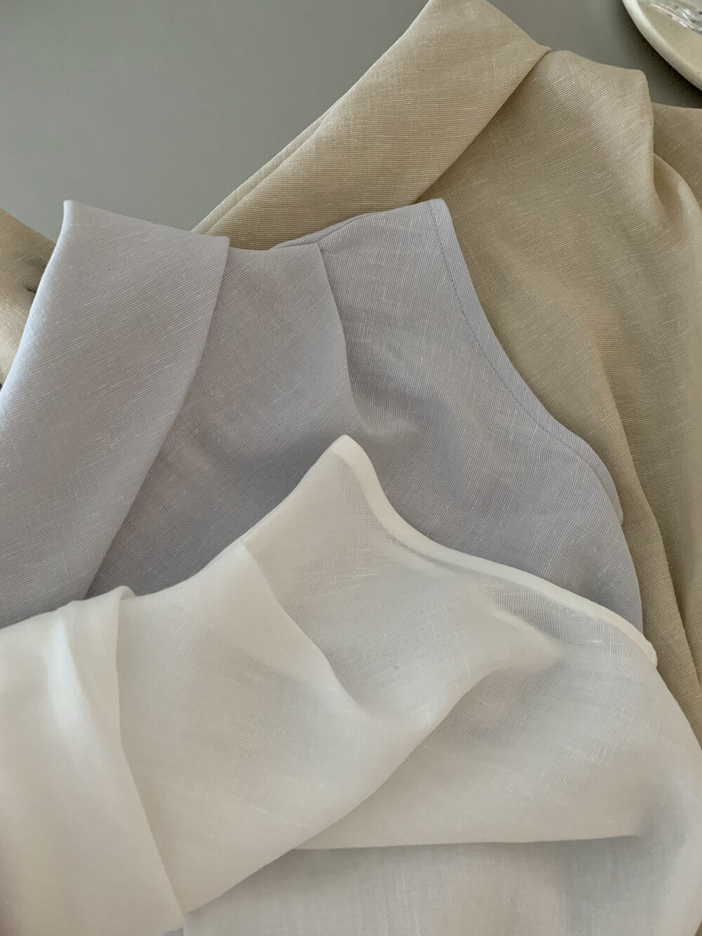 Áo croptop nữ tay ngắn cổ lệch vai, thiết kế bất đối xứng — Xanh da trờicolor, màu trắng, màu mơ chi tiết 20
