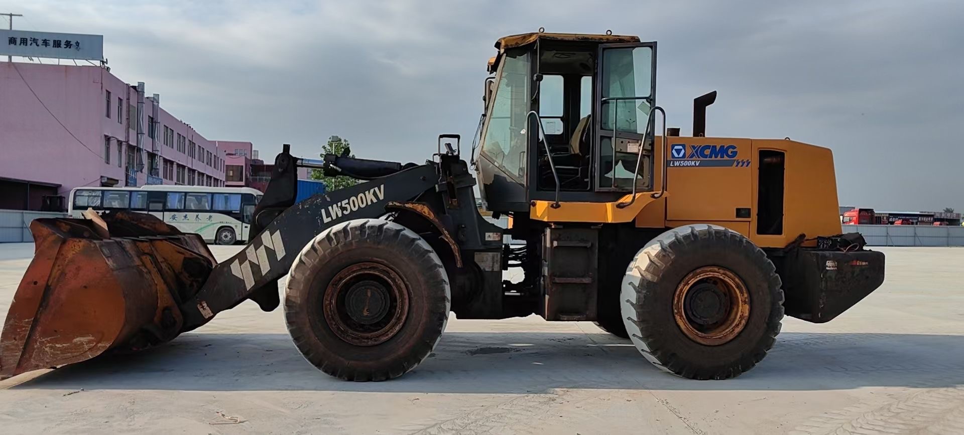 Exportación de comercio exterior de segunda mano XCMG 500 cargador de mano XCMG 500HV piloto de operación de trabajo 300