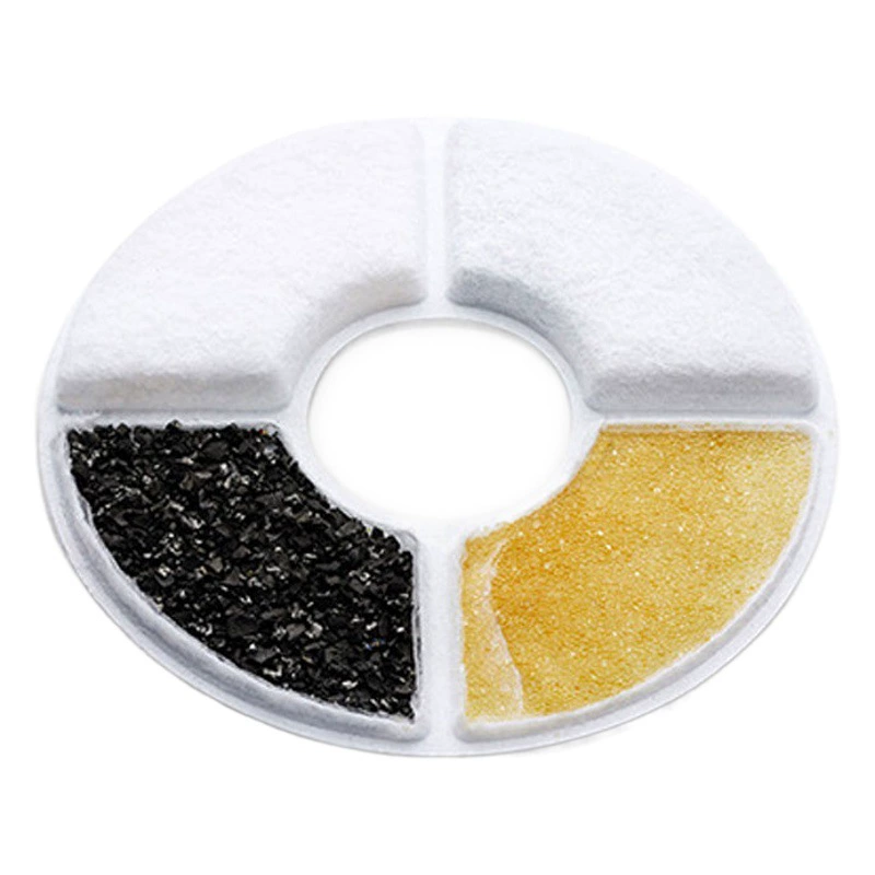 Круглый фильтрующий элемент для поилки для животных из 8 частей, содержащий активированный уголь из кокосовой скорлупы и ионообменную смолу.