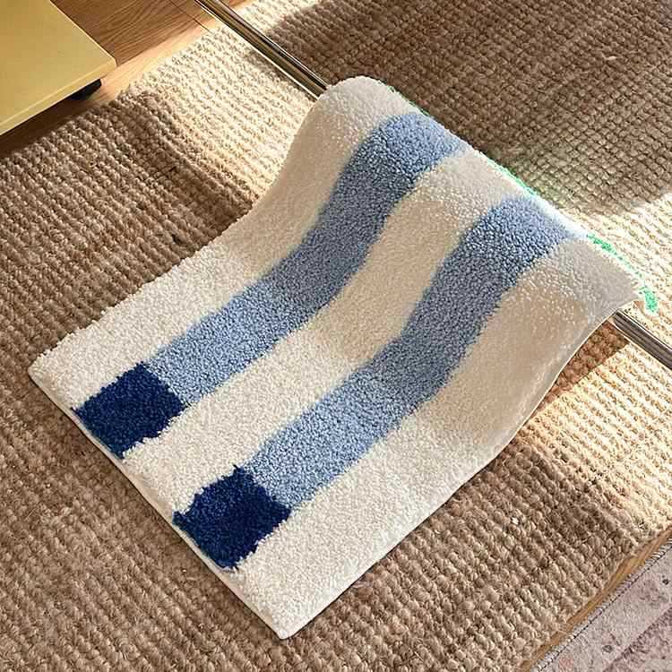 色の縞模様の植毛じゅうたんの浴室の入り口の足マットトイレの入り口の吸水滑り止めの布マット|undefined