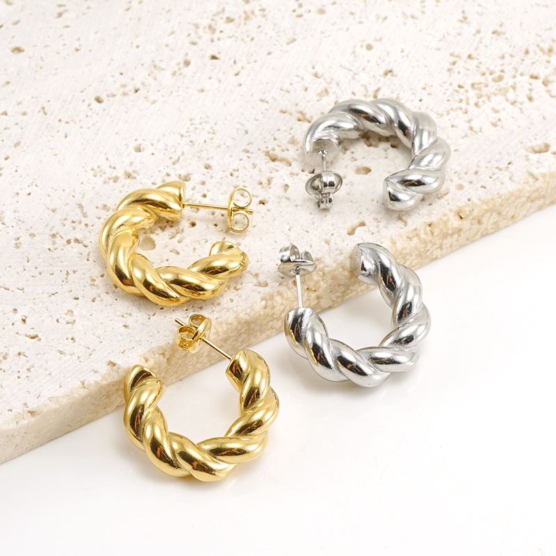 Pendientes de acero de titanio de giro europeo y americano transfronterizo hembra vacío galvanoplastia 18K moda de acero inoxidable torcido pendientes gruesos hembra