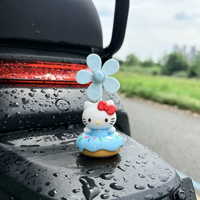 KT cat windmill car: Car ornaments