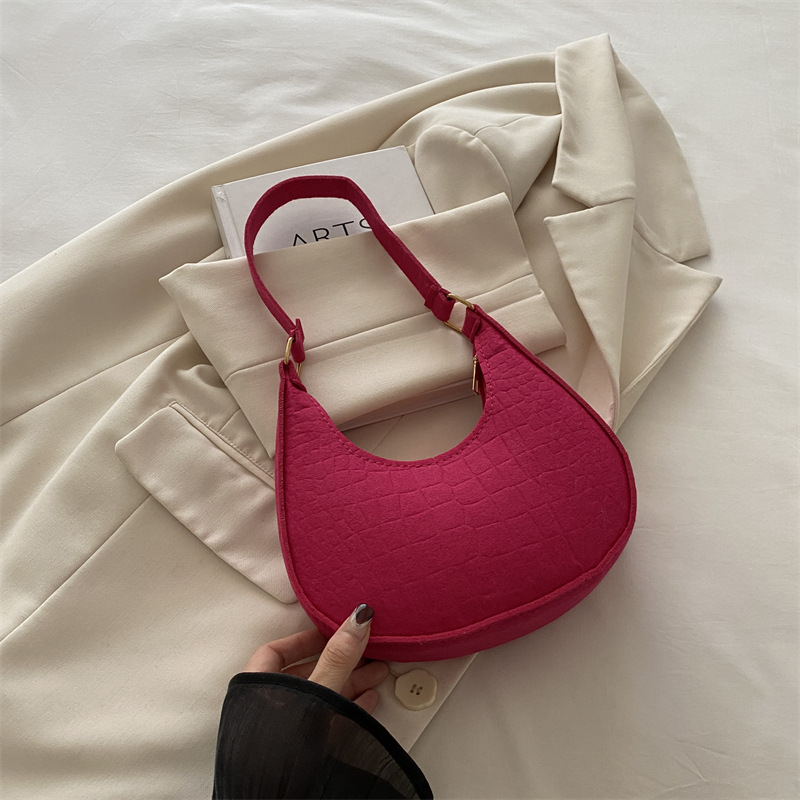 2024 otoño nuevo bolso de luna nueva moda femenina casual marea retro fieltro patrón de cocodrilo bolso de axila bolso de hombro para mujer