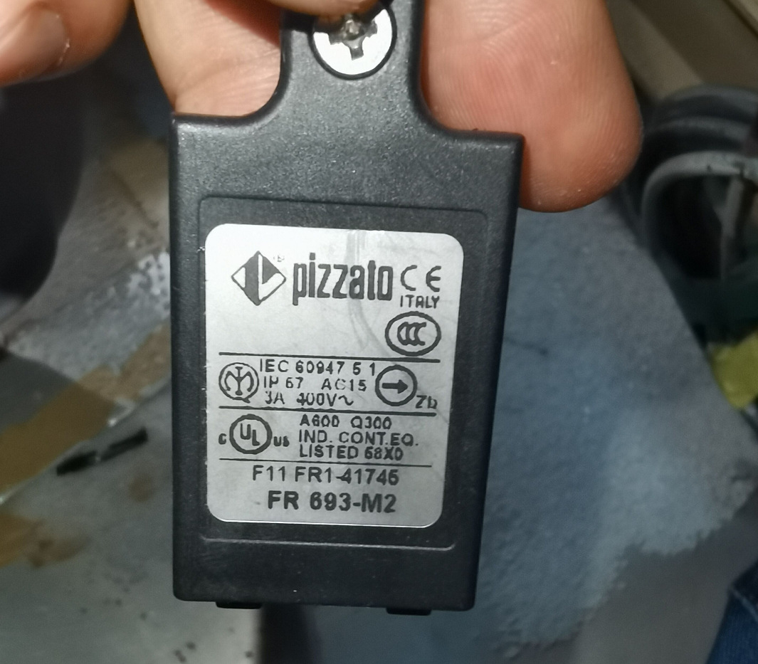 意大利pizzato皮扎托限位开关FR 693-M2 部分现货