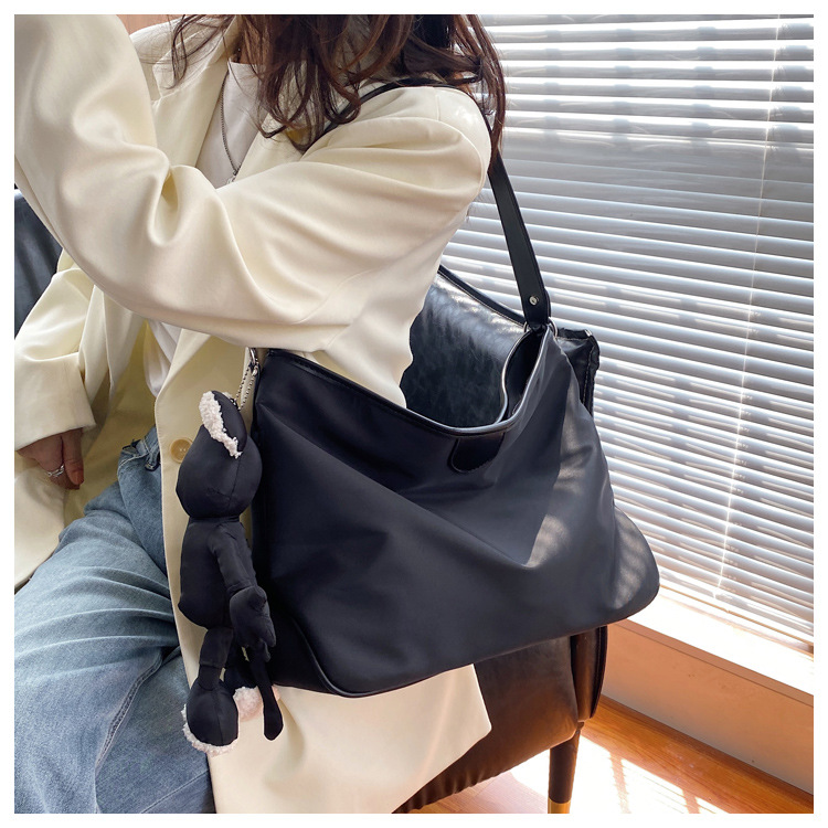 Simple Solid Color Large Capacity One-shoulder Messenger Tote Bag Wholesale Nihaojewelry display picture 10