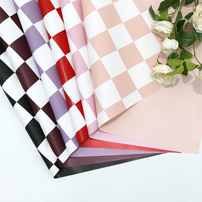 Fábrica de fiestas de flores al por mayor nuevo tablero de ajedrez flor de papel de embalaje impermeable flor de papel de embalaje caja de regalo