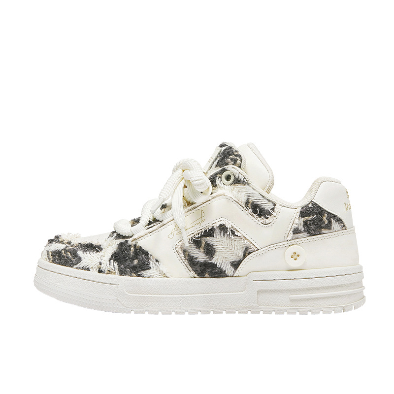 Cipele za kruh, trend niskih cipela, modne cipele, muške i ženske cipele istog stila_voghion.com