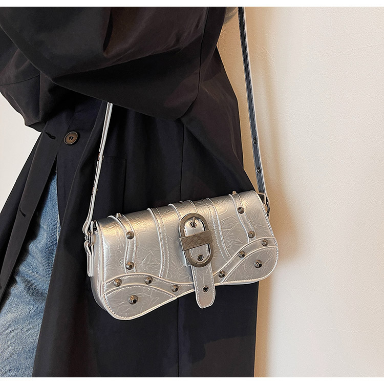 Women's Medium Pu Leather Solid Color Streetwear Rivet Lock Clasp Underarm Bag display picture 18