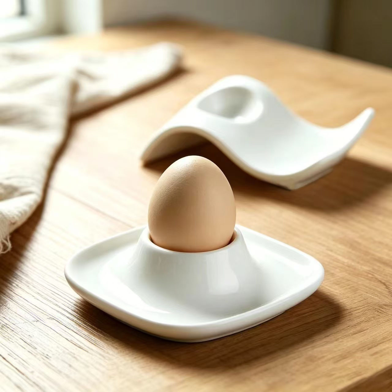 Ceramic kitchen creative geometric egg holder for home, hotel, and restaurant use, high aesthetic egg dish and egg tray