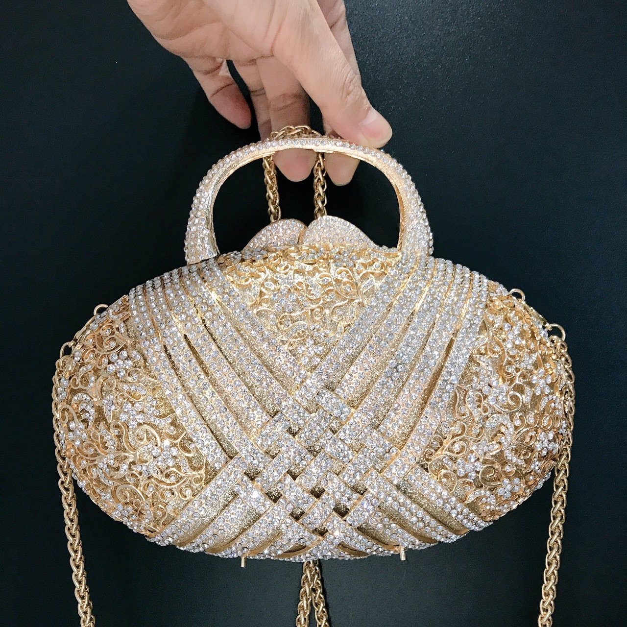 Nuevo paquete de banquete de diamantes transfronterizo bolsas de mano de banquete europeas y estadounidenses bolsas de hombro portátiles de diamantes trenzadas embrague duro