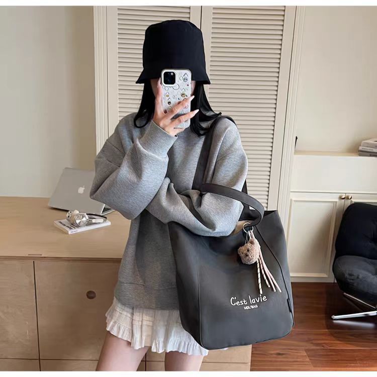 검정색과 회색 가방