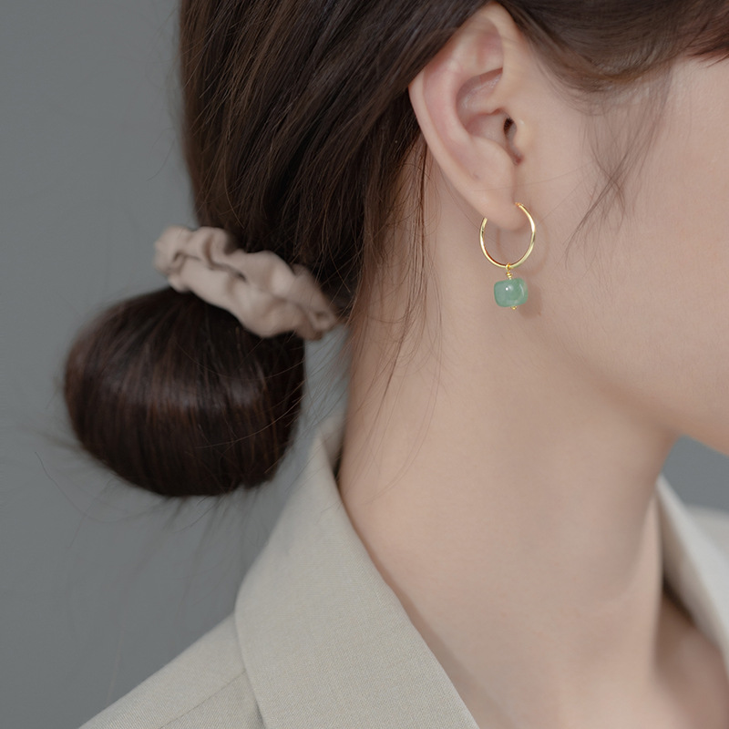 Eloch s925 plata Dongling jade orejas hebilla temperamento coreano orejas cortas pequeñas pendientes verdes frescos M00566