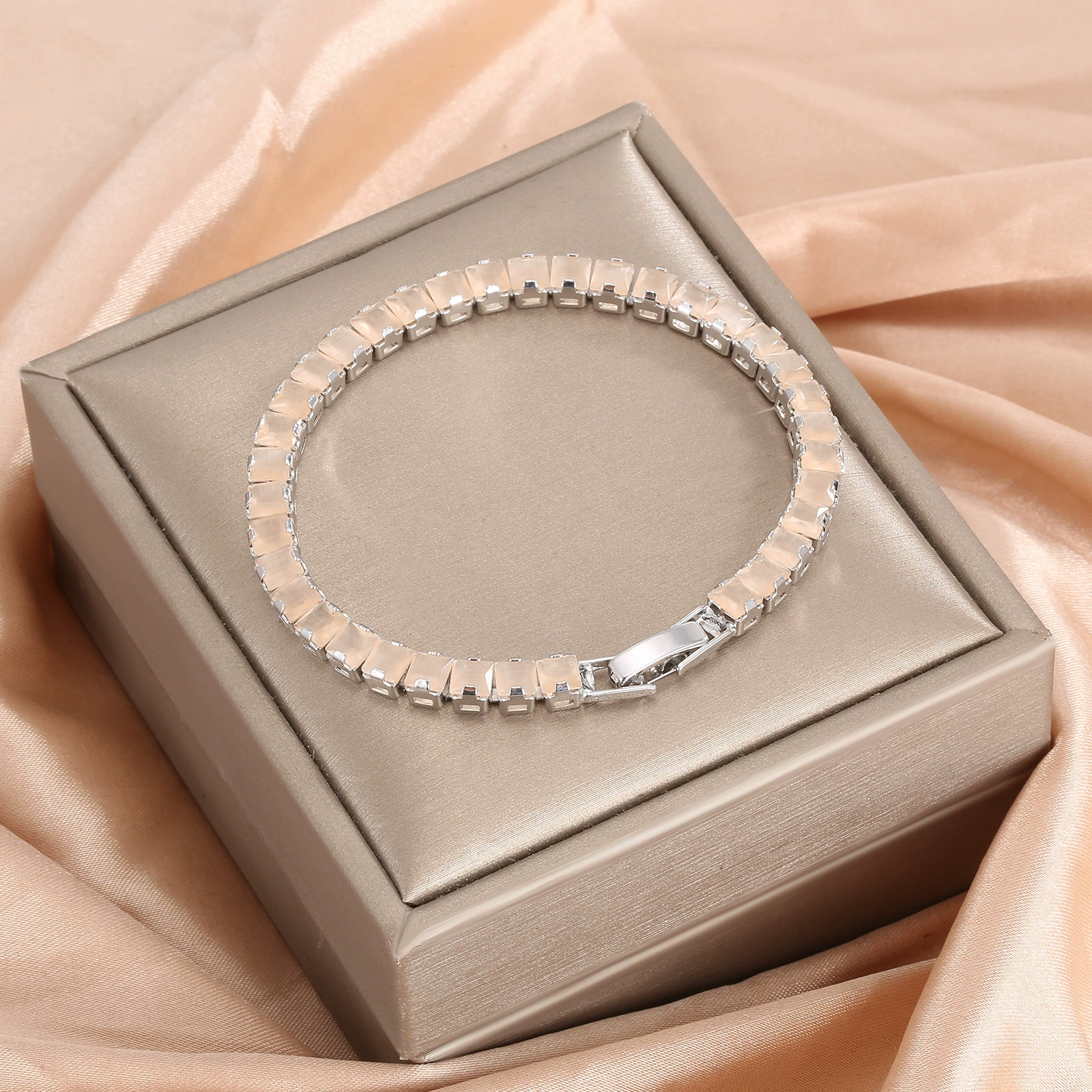 TEMU Amazon SHEIN cross-border European and American hot-selling light luxury exquisite square zircon claw chain live broadcast model wholesale