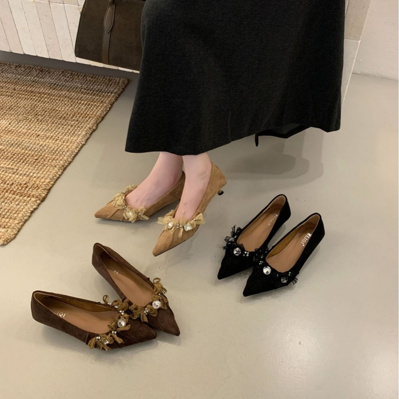2025 Autumn/Winter New Pointed Toe Beaded Shallow Bowknot Suede Pleated Work Commuter Women's Stiletto Shoes 2025 Autumn/Winter New Pointed Toe Beaded Shallow Bowknot Suede Pleated Work Commuter Women's Stiletto Shoes