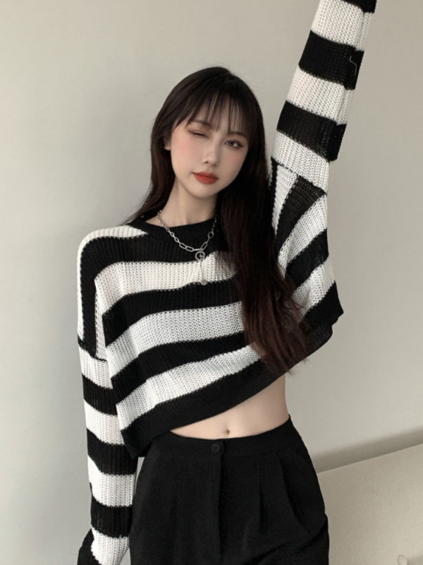 外国貿易の白黒のストライプのニットの女性の秋冬のセーターの長袖のブラウスの洋風のゆったりしている短いタイプの底のシャツの上着|undefined
