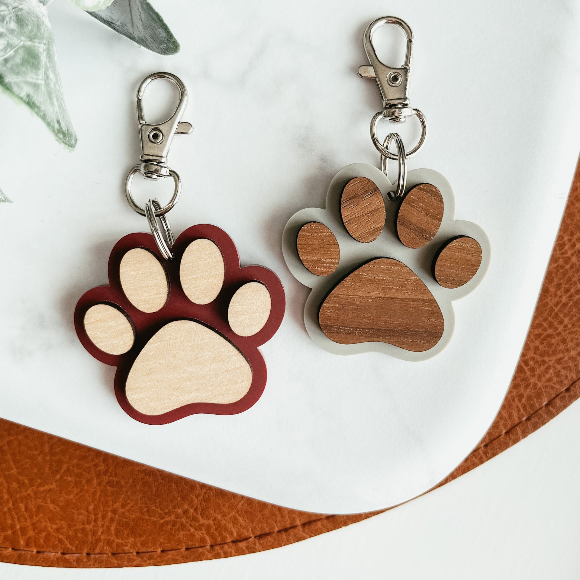Nuevos productos transfronterizos Llaveros con huellas de madera Colgante de madera Accesorios de llavero creativos Características pequeños regalos personalizados