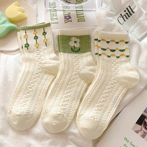 Socks autumn and winter women's mid-tube new ins trendy Japanese style fresh small flower mid-waist student Korean version women's stockings