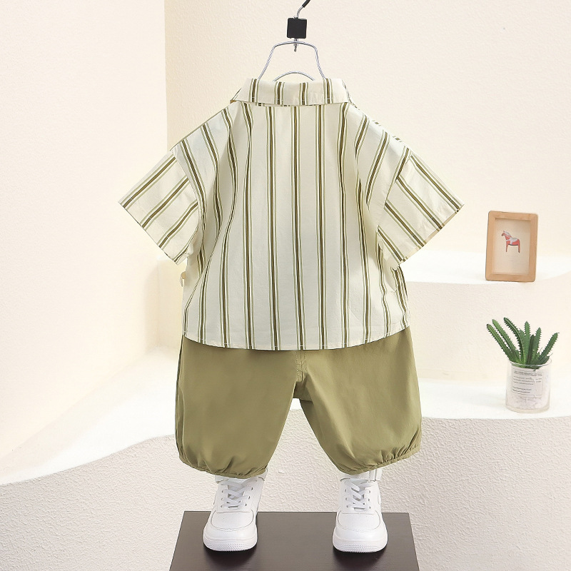 7818 traje de camisa de verano para niños 2025 nuevo bebé de manga corta de dos piezas ropa de calle frita de verano para niños delgada