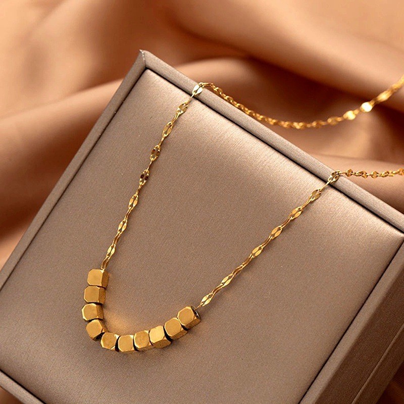 Nuevo collar de acero de titanio incrustado en diamantes para mujeres todo a juego ins Internet celebridad luz Cadena de clavícula de lujo elegante joyería de alto grado que no se desvanece