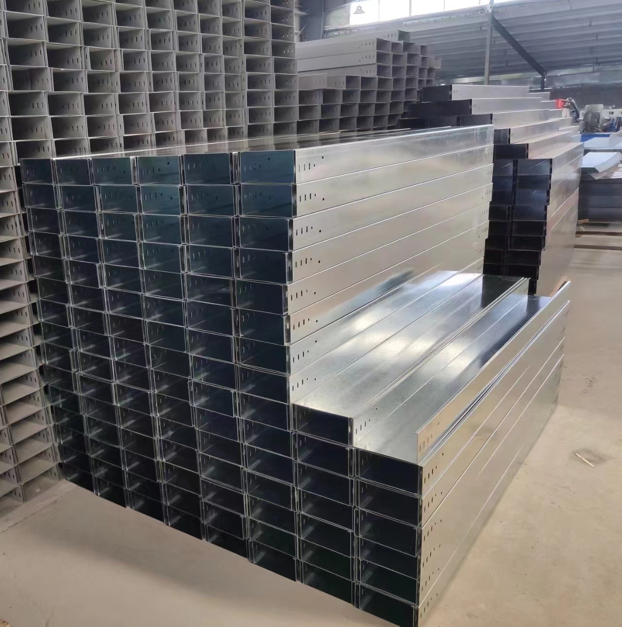 不锈钢304桥架电缆桥架热浸锌喷塑镀锌防火桥架大跨距线槽200*100