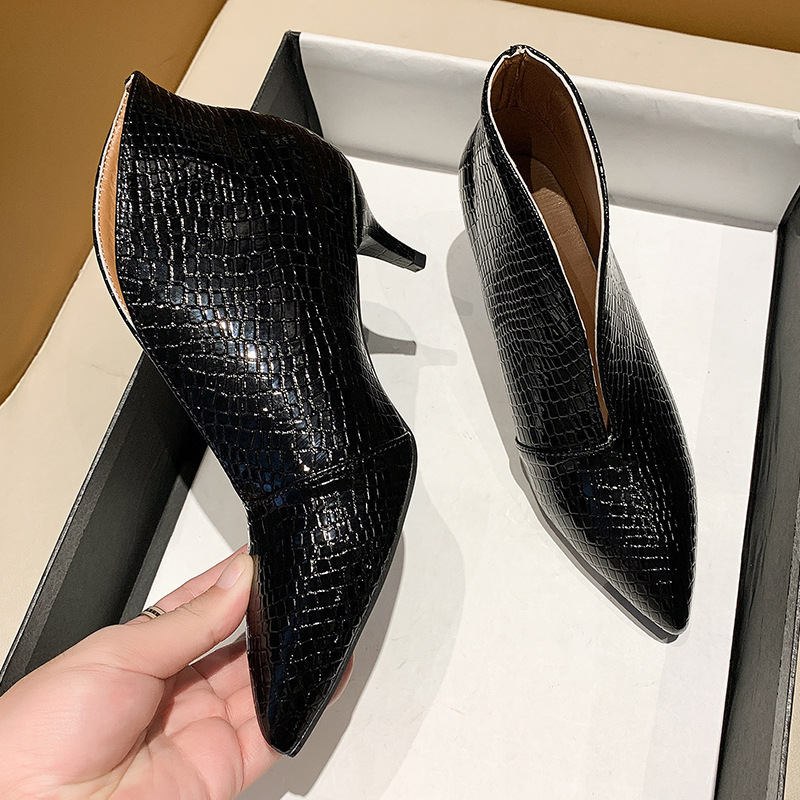 European and American Pointed Toe V-Mouth Patent Leather Short Boots for Women with Stiletto Heels 2023 Autumn and Winter New Snakeskin Pattern Boots Slimming Look Leather Boots