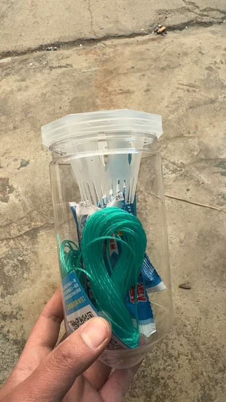 小魚の神器を捕まえて子供を捕まえて魚の道具を捕まえます。|undefined
