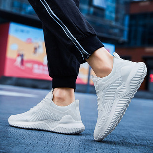 2025 New Spring Men's Shoes Breathable Lightweight Casual Running Shoes Mesh Surface Korean Fashionable Couple plus size sneaker