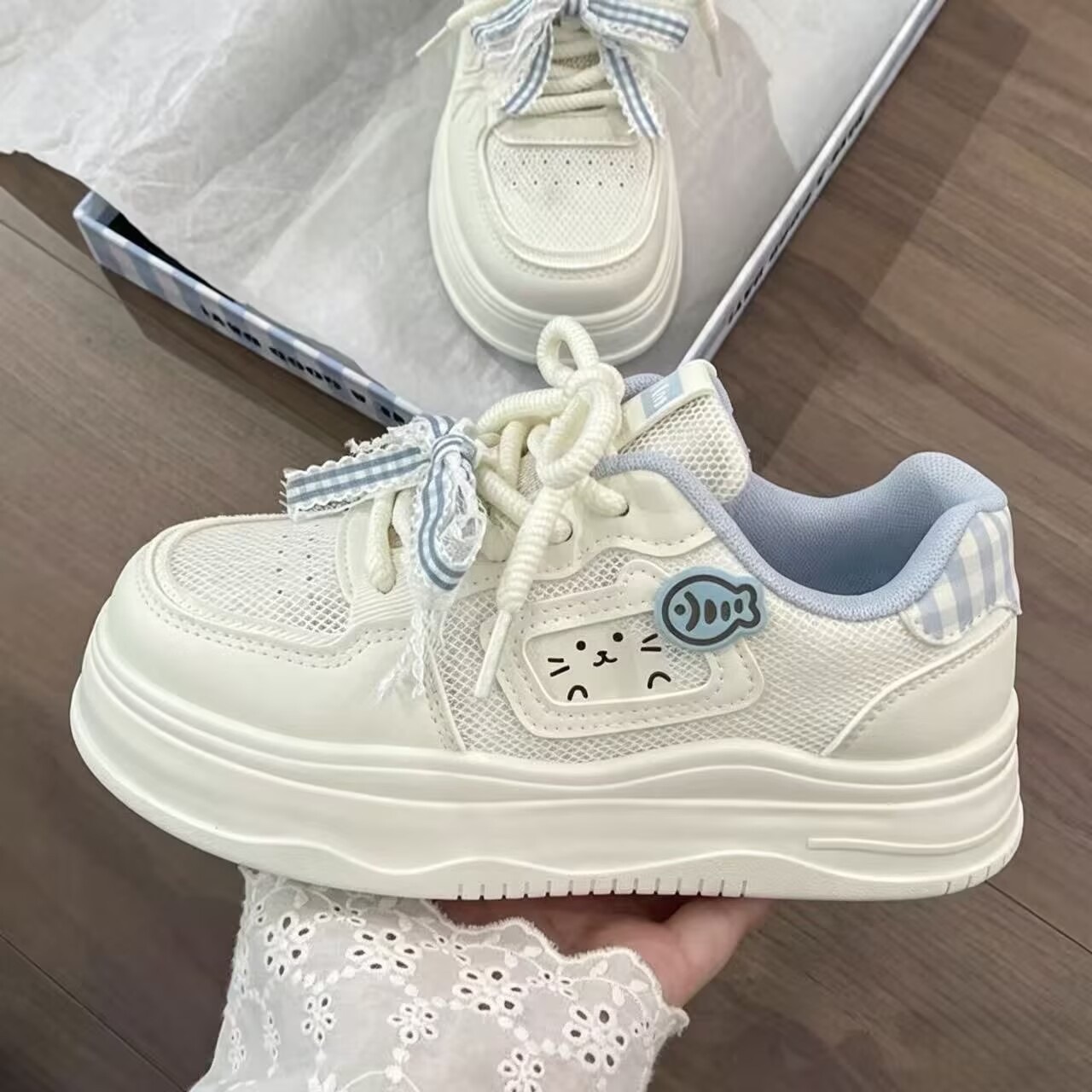 Zapatos blancos de malla de leche de mujer fu fu suela gruesa adorable zapatos de red casuales versátiles 2026 nuevos zapatos de tablero de verano image 3