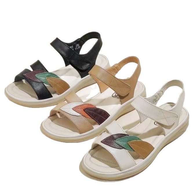 Sandallas de cuero suave ligeras para mujeres 2026 verano explosivo para salir con un amplio anti-deslizante plano confortable sandalias de madre