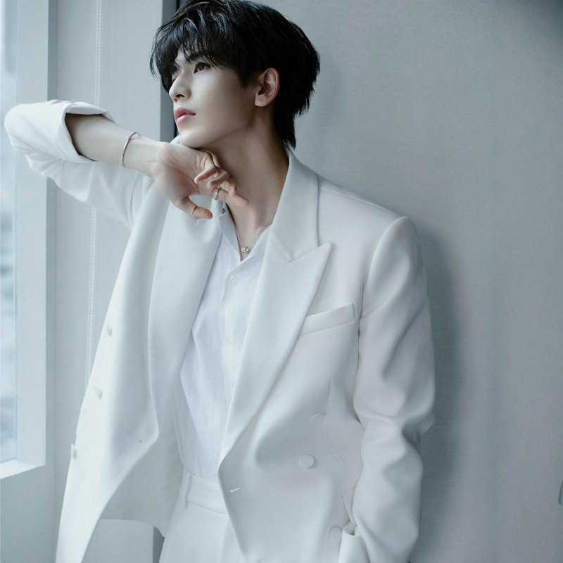 Zhang Linghe's Same Style White Blazer for Men, Versatile for Spring and Autumn, Casual, Loose, Cool and Stylish with a High-End Feel, Shoulder-Padded Suit Jacket Zhang Linghe's Same Style White Blazer for Men, Versatile for Spring and Autumn, Casual, Loose, Cool and Stylish with a High-End Feel, Shoulder-Padded Suit Jacket