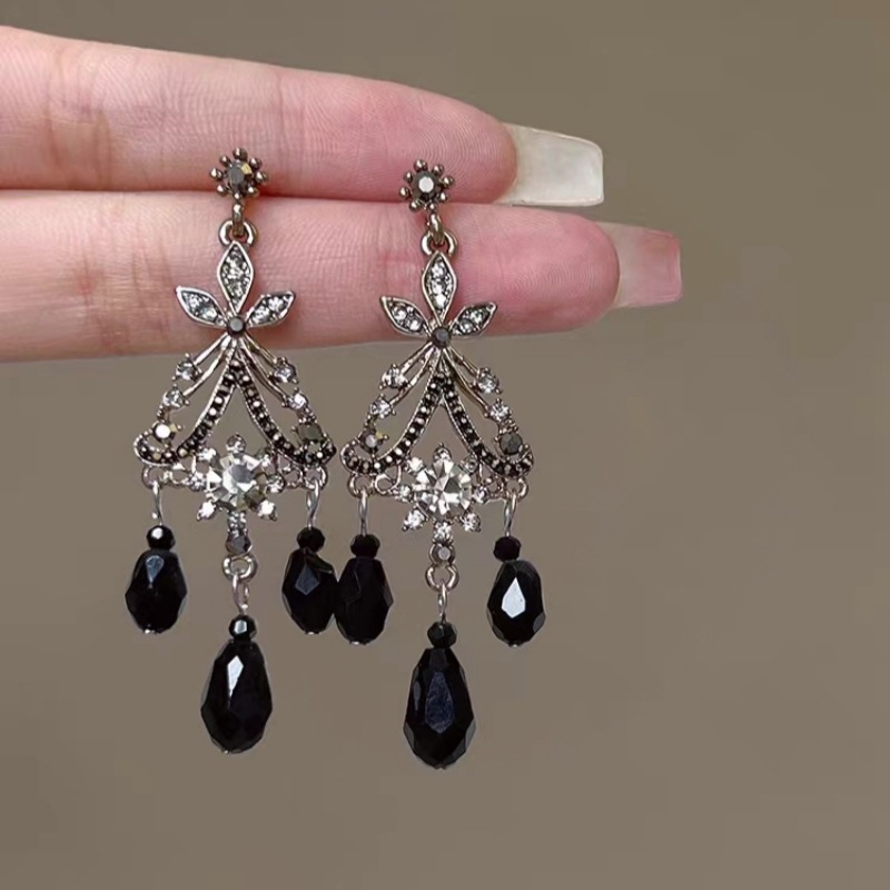 retro sophisticated universal small design earrings with tassels