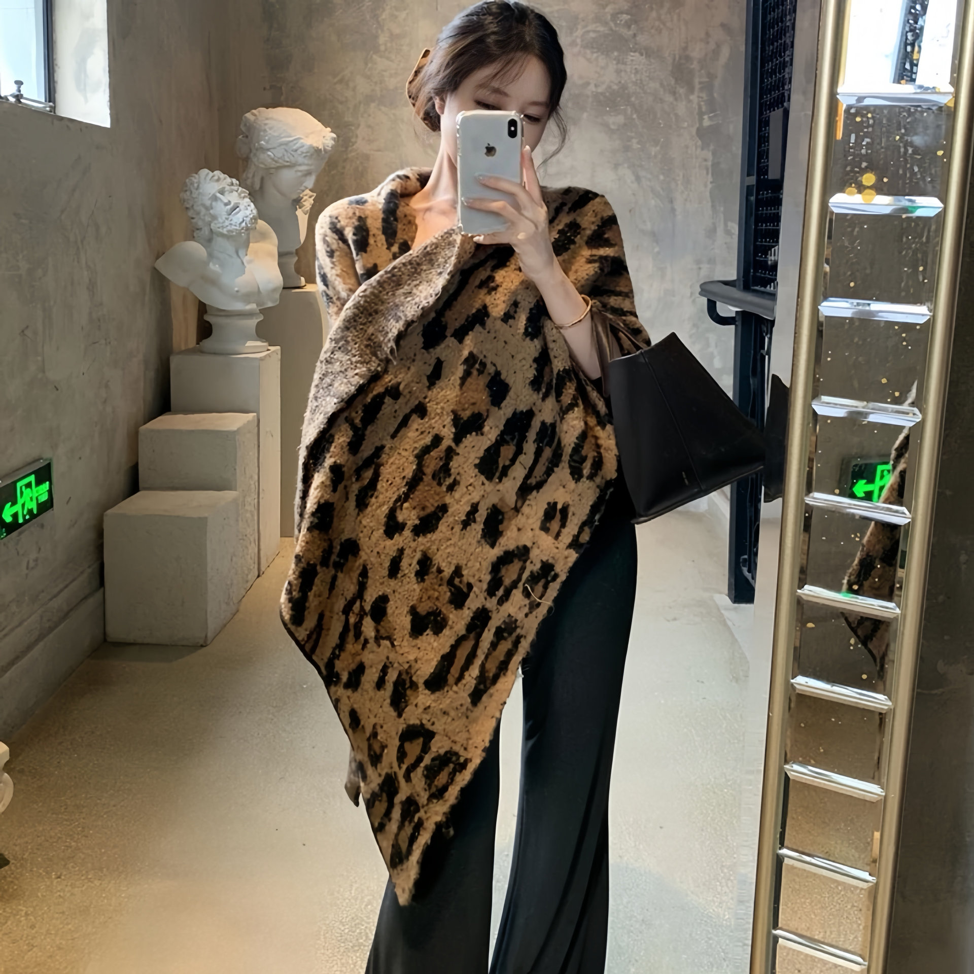 Korean-Style Zebra Pattern Faux Cashmere Scarf, Large and Thick for Autumn and Winter, Warm Printed Shawl with Vintage Style and Elegant Neck Warmer