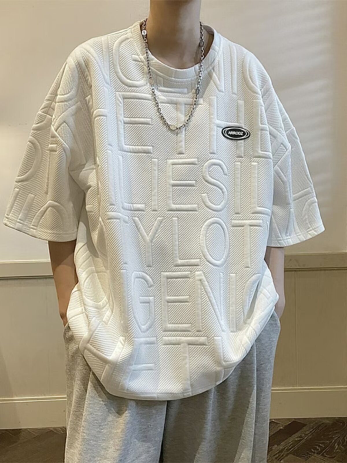 Nuevas camisetas de manga corta para hombres de verano coreano simple camiseta de moda de media manga de estilo de Hong Kong suelta camiseta de moda casual