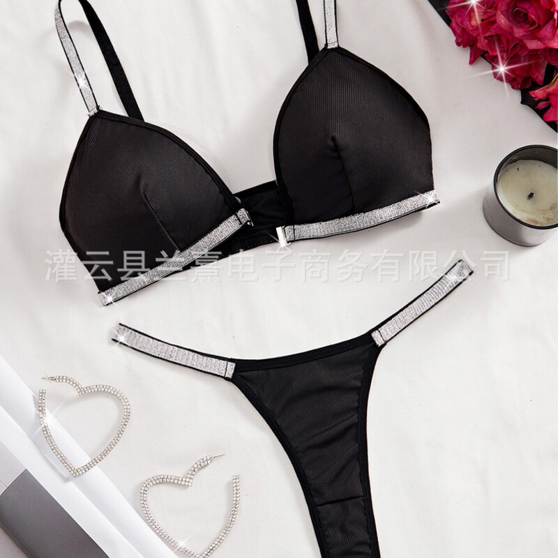 2025 New Silver Bright Shoulder Strap Front Buckle Temptation Bra Sexy Low Waist Thong Women's Sexy Underwear Set