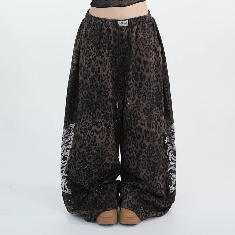 American Street Style Rhinestone Shiny Leopard Print Dance Sweatpants Unisex Jazz Dance Trendy Loose Wide-Leg Casual Pants American Street Style Rhinestone Shiny Leopard Print Dance Sweatpants Unisex Jazz Dance Trendy Loose Wide-Leg Casual Pants