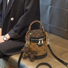 水桶包包2025新款女包秋冬手提圆筒包时尚轻奢小众高级感斜挎包