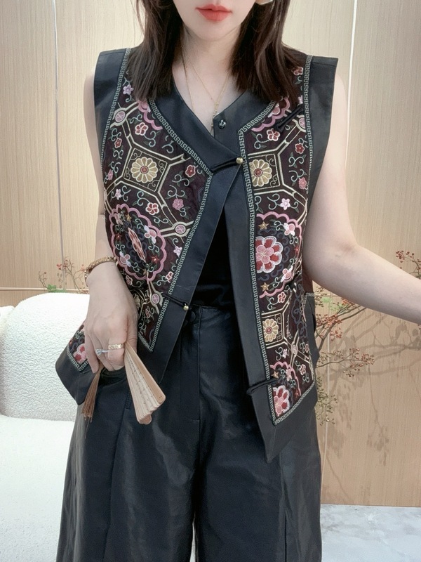 新中式国风重工刺绣盘扣马甲女2025秋季新款复古圆领洋气减龄上衣|undefined