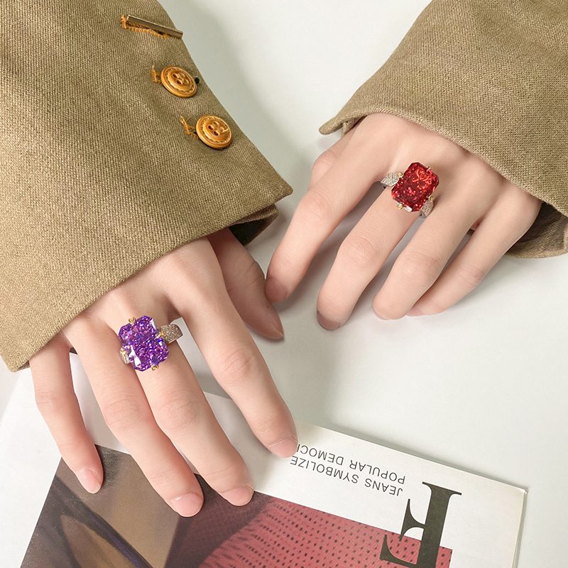 Otoño e invierno nuevo estilo Zhuangshengsheng joyería fondo de cobre chapado en oro con alto contenido de carbono diamante cuadrado flor de hielo anillo de estilo retro mujer 12*16