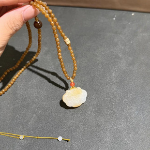 Jin Yutang Xinjiang Hotan Jade Sugar White Butterfly Love Flower Pendant Material is very delicate with 4mm small sugar beans