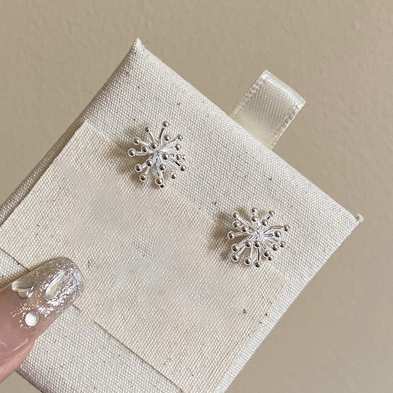 Pendientes de perlas de flor de circón de aguja de plata, pendientes de lujo de alta gama de lujo ligero exquisito, pendientes de todo fósforo blanco de moda de nicho al por mayor