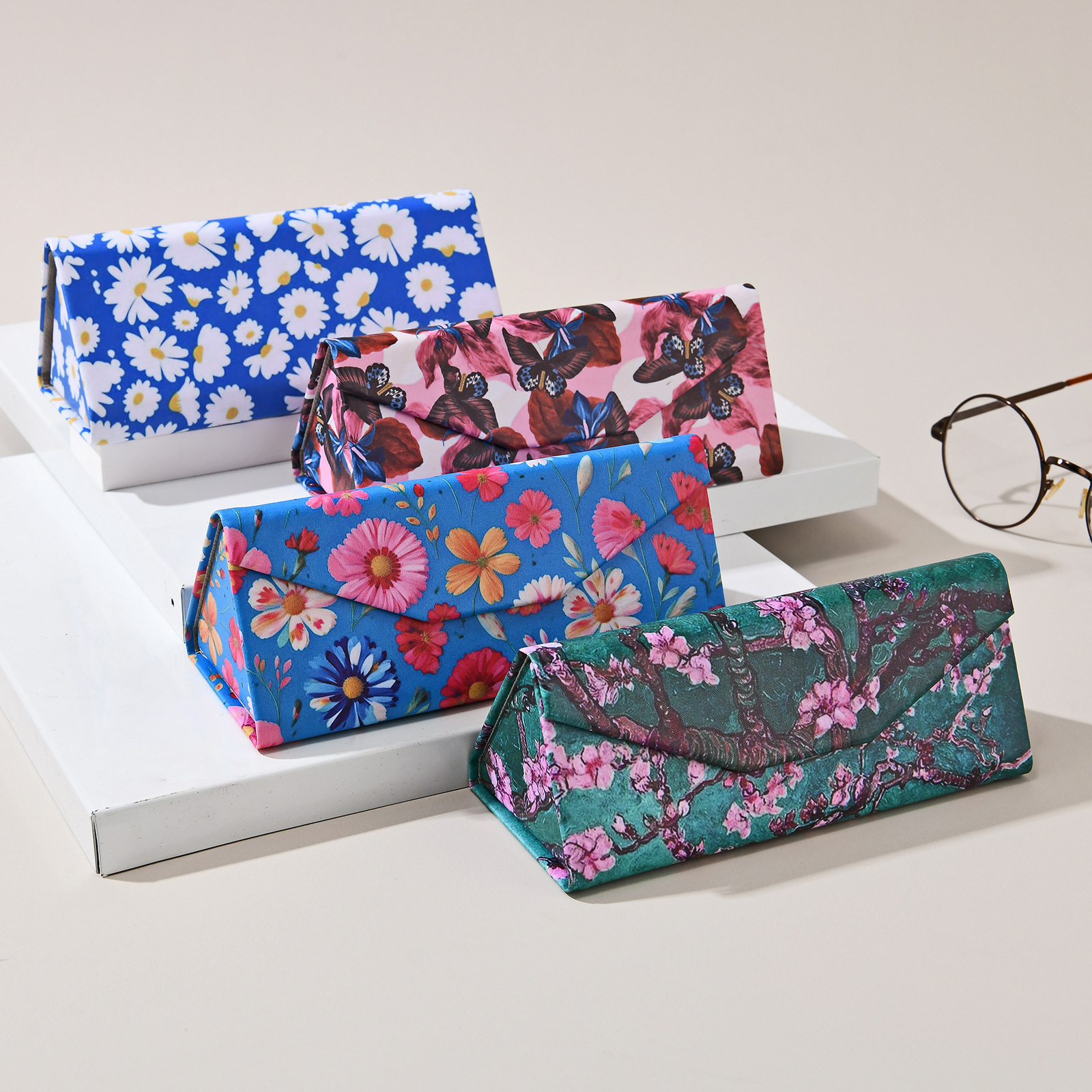 105g Weight glasses case Classification Leather Material Flower, Butterfly Pattern Unisex Gender Casual, Bohemian Style Casual Bohemian Flower Butterfly Leather Unisex Glasses Case 无