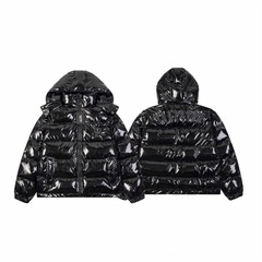 外国貿易Trapstarの新型pu皮の黒色の明るい面の厚い綿の服の帽子は取り外し可能なタイプのジャケットのカップルのコートを着脱します。