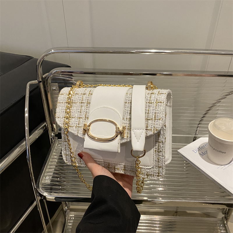 Primavera y verano 2025 nueva personalidad tendencia sagrada casual simple cadena de metal bolso de hombro mensajero pequeño cuadrado bolso femenino