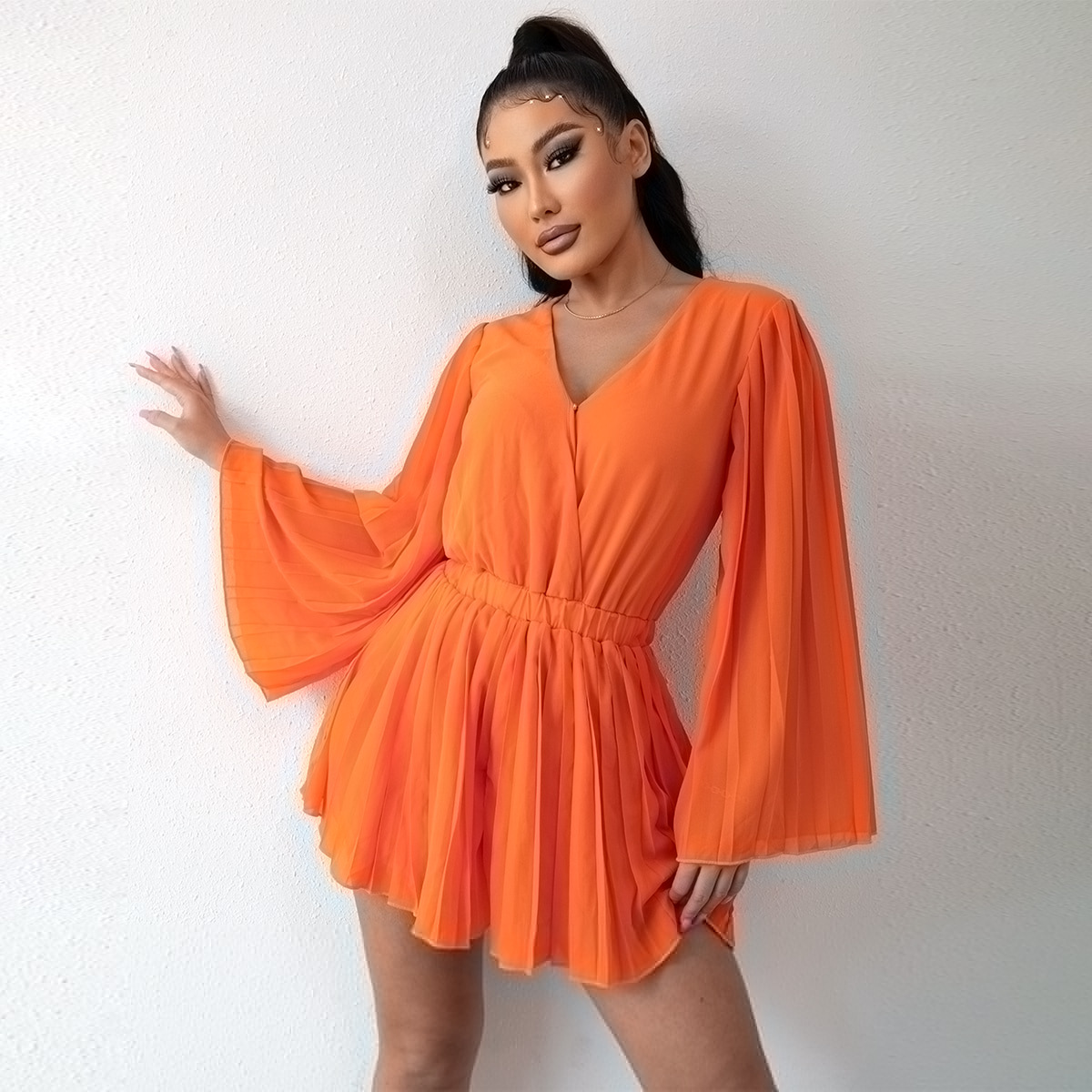 In stock cross-border e-commerce independent station European and American women's V-neck pleated Zou one-piece shorts