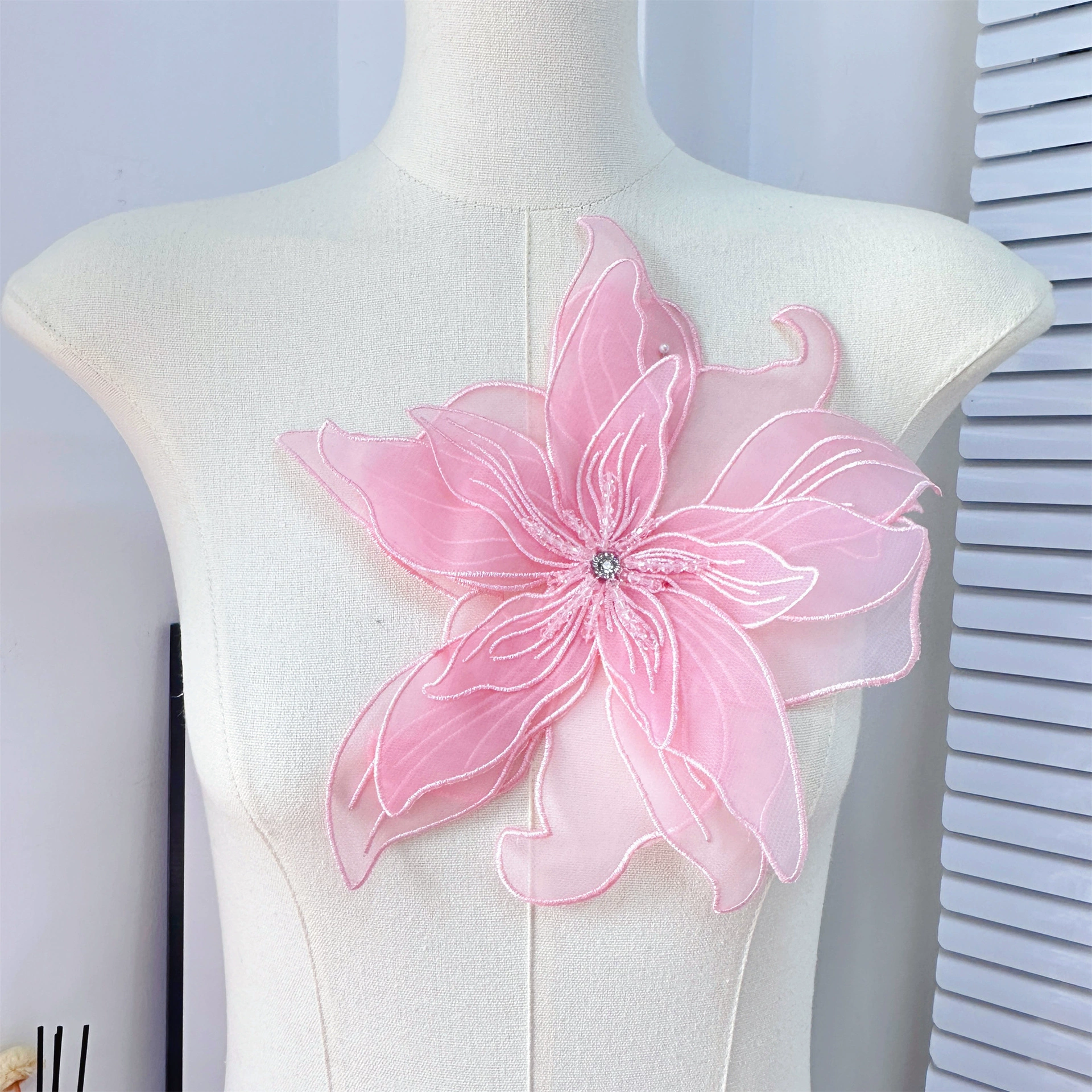 White pin, design dress, flowered, DIY