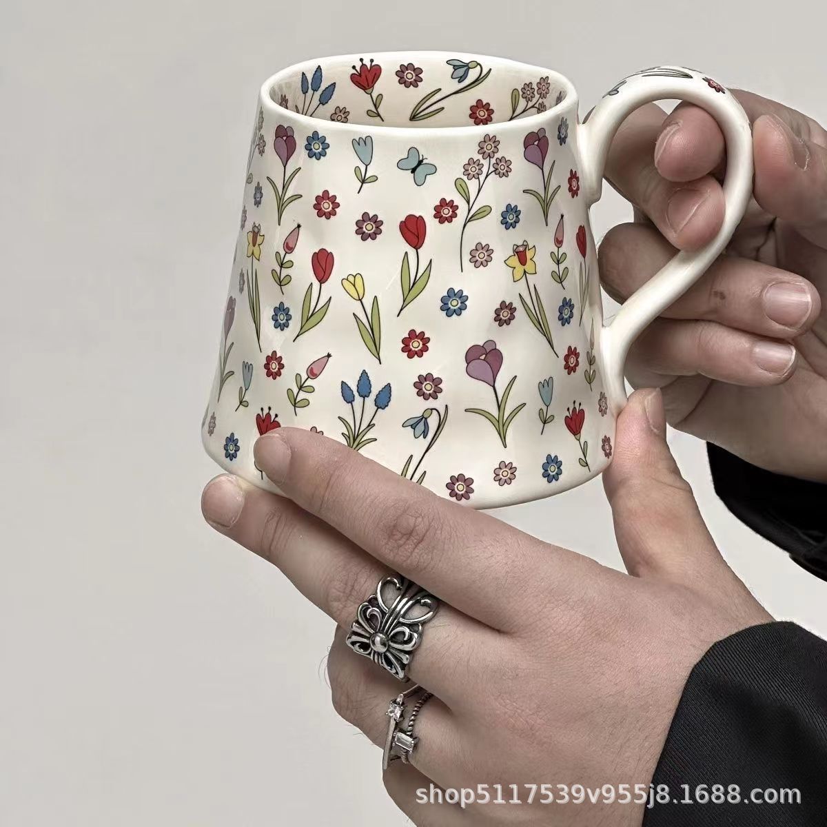 Taza de alta calidad de lujo ligera flor de dibujos animados taza de cerámica de alta capacidad taza de café de alto valor de cara taza de agua regalo