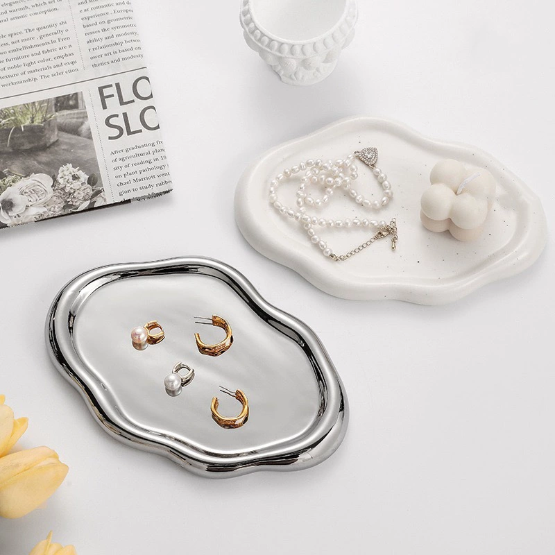 Нерегулярный Ароматерапевтический керамический поднос Легкий Роскошная Гальваническая серебряная тарелка для ювелирных изделий Крыльцо для хранения фруктовых закусок Декоративная тарелка