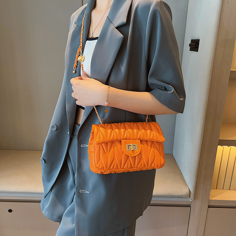 Small fragrant style bag women's bag 2023 new diamond embroidery thread chain bag small gold ball texture foreign style single shoulder crossbody bag_voghion.com