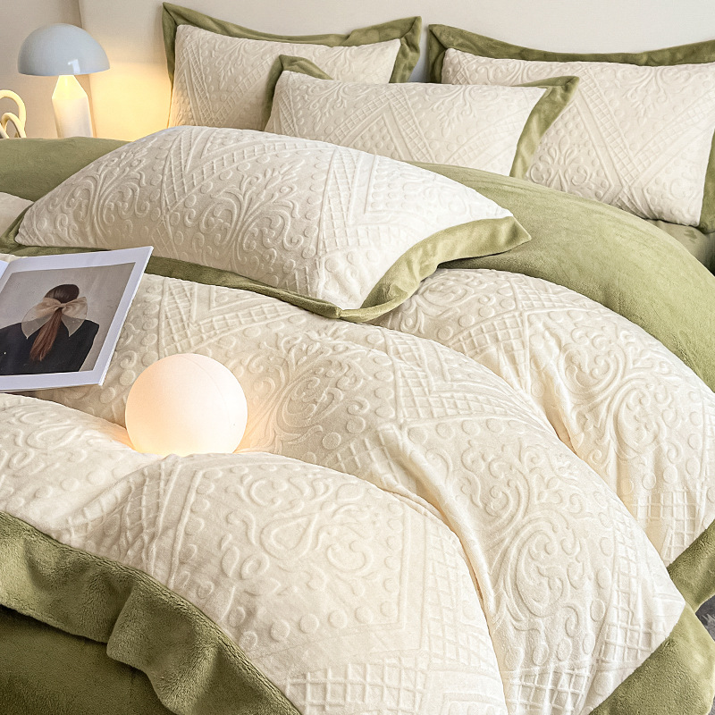 La cama de terciopelo de leche tallada de cuatro piezas set2025 nuevo invierno engrosado colcha de coral sábanas de franela